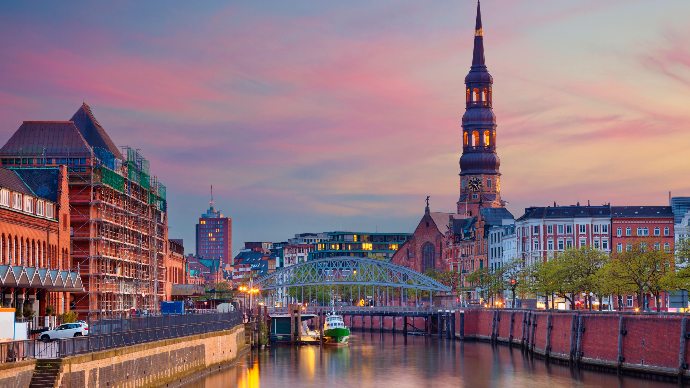 A picture of Hamburg at sunset with a lilac pink and blue sky